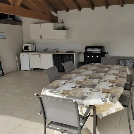 D'hotes Les Ecureuils Bed & Breakfast